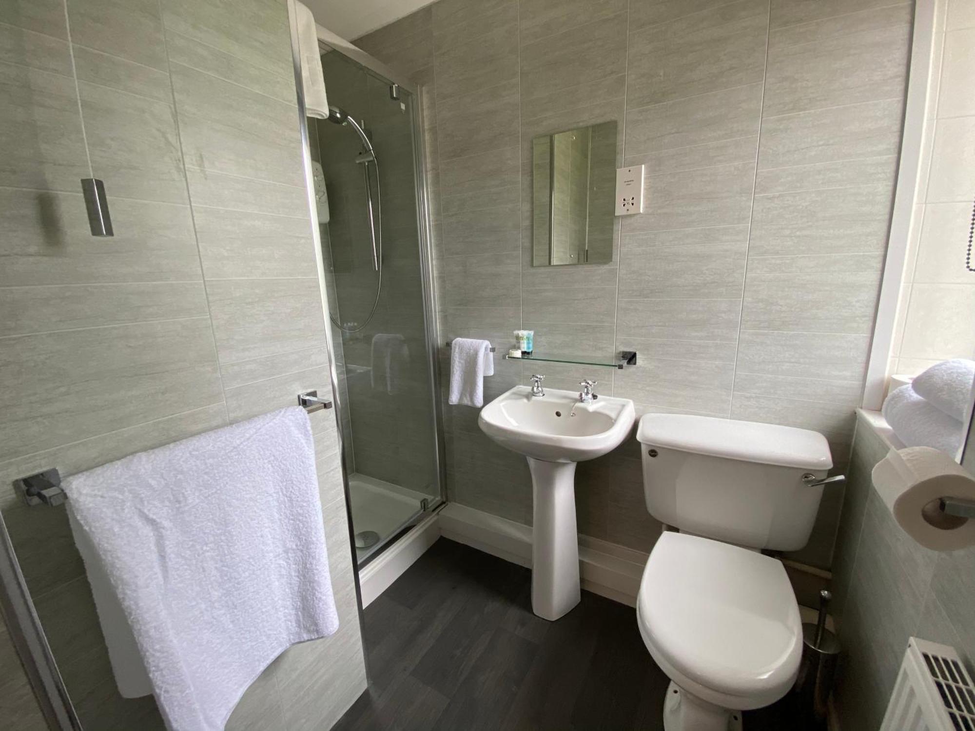 Old Farm Hotel Birmingham Room photo