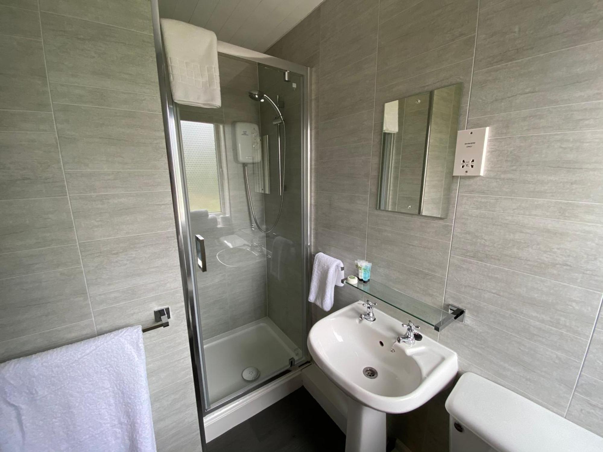 Old Farm Hotel Birmingham Room photo